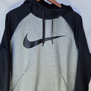 Nike Men's Black and Gray Pullover